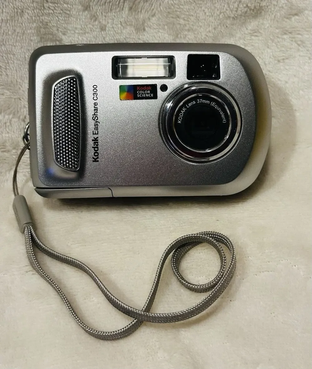 Kodak EasyShare C300 3.2MP Compact Digital Camera Silver Tested and Works Travel